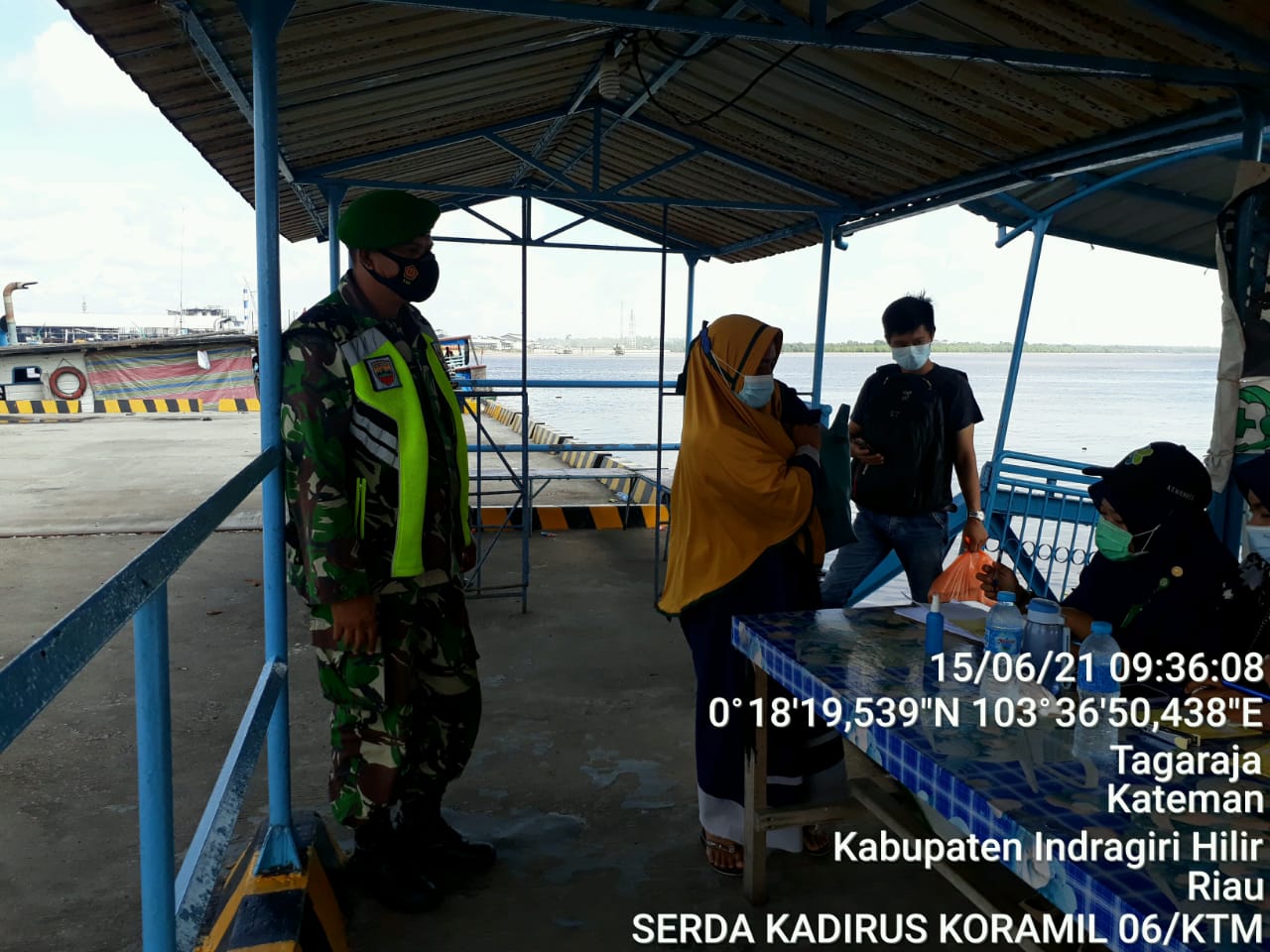 Babinsa Koramil 06/Kateman Serda Kadirus Berjaga di Pelabuhan Syahbandar