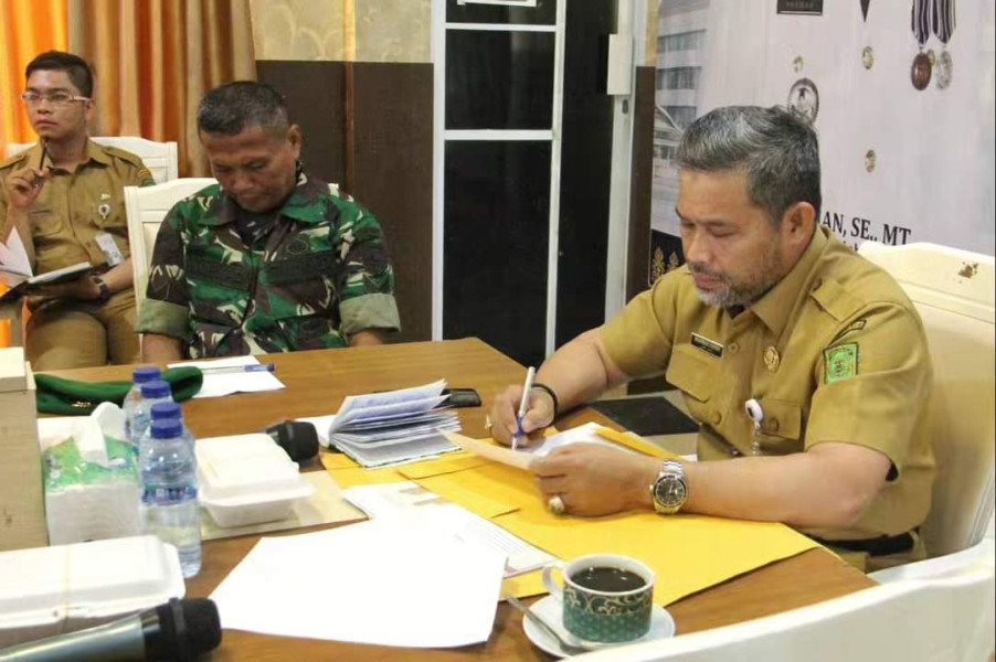 Pj. Bupati Hadiri Rapat Pengendalian Inflasi Secara Zoom Meeting