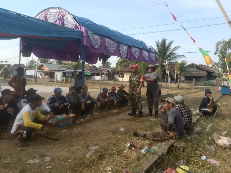 Babinsa Koramil 04/Kuindra Berikan Semangat dan Dorongan Kepada Masyarakat
