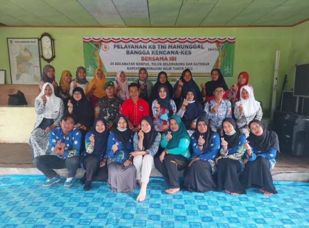 DP2KBP3A Inhil Bersama TNI Jalankan Program Bangga Kencana Pelayanan KB di Teluk Belengkong