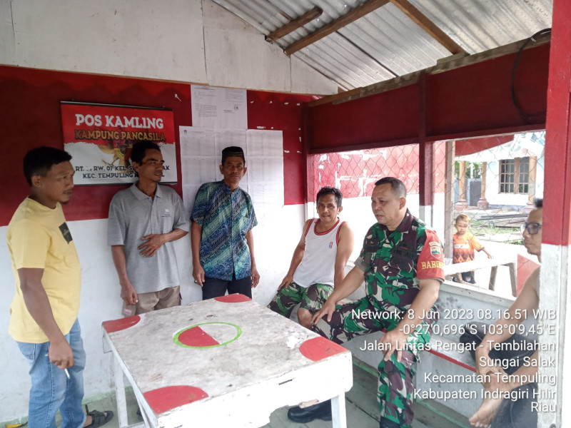 Komsos Di Kampung Pancasila, Babinsa 03/Tpl Serka Faisal Ingatkan Tentang Keamanan
