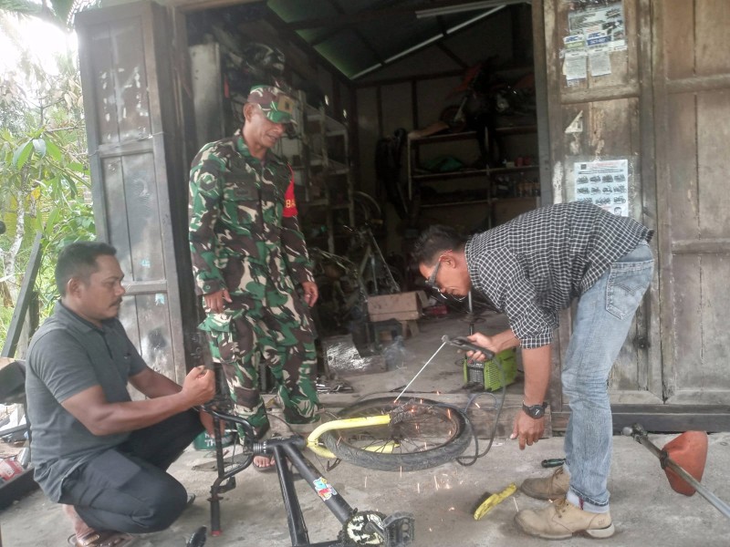 Babinsa Koramil 04/Kuindra: Mengenal Situasi di Wilayah Binaan untuk Meningkatkan Kualitas Hidup Masyarakat