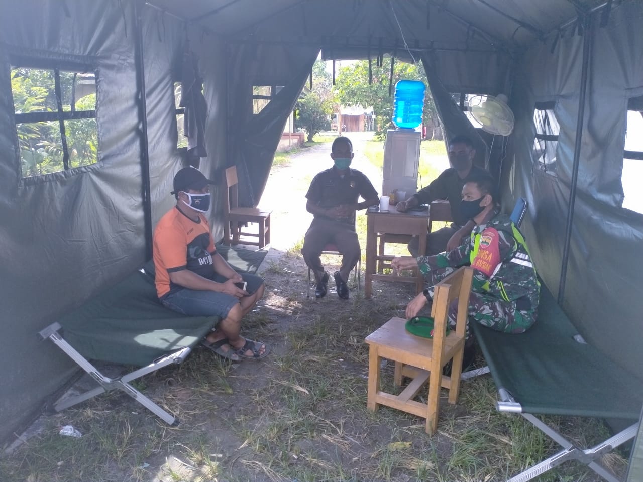 TNI-Polri dan Satpol PP  Siak Laksanakan Pengawasan di Lokasi Rumah Pasien Covid 19