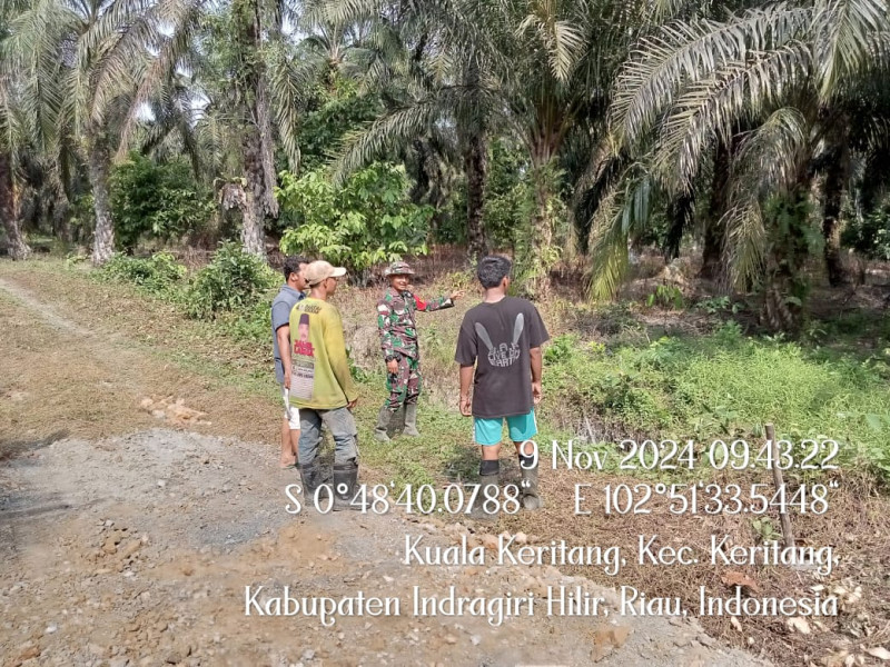 Rutin, Babinsa Koramil 09/Kumuning Gencar Lakukan Patroli Karhutla di Kuala Keritang