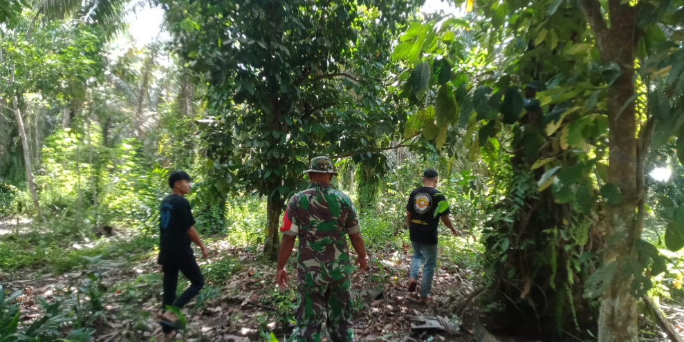 Babinsa Koramil 09/Kemuning Mensosialisasikan Pencegahan Karhutla di Wilayah Desa Sekara