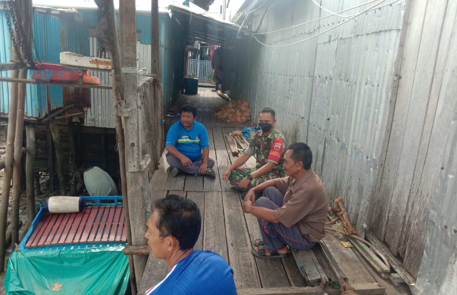 Babinsa Koramil 04/Kuindra Himbau Warga Waspadai Bencana Banjir