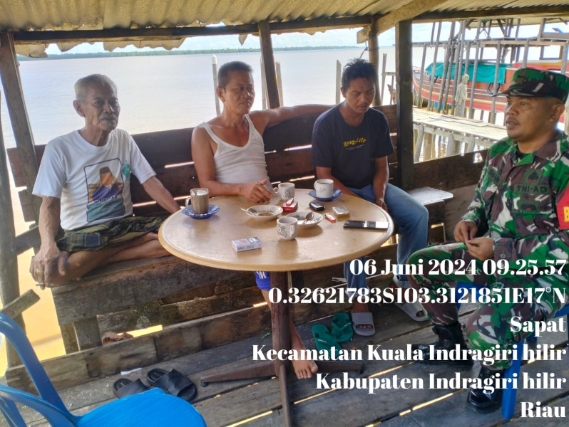 Ciptakan Masyarakat Saling Toleransi Bersama Babinsa Koramil 04/Kuindra Melalui Komsos