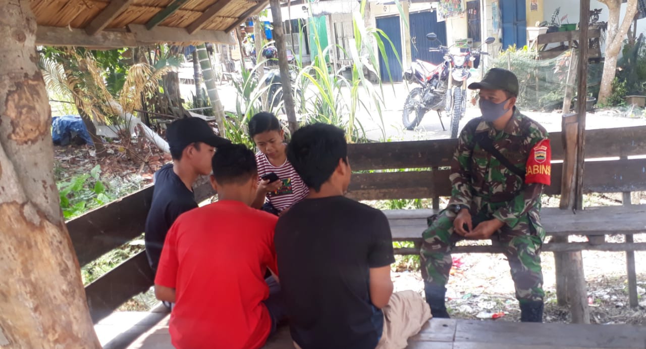 Babinsa Serda Januar Himbau Pelajar dan Remaja Bijak Gunakan Medsos