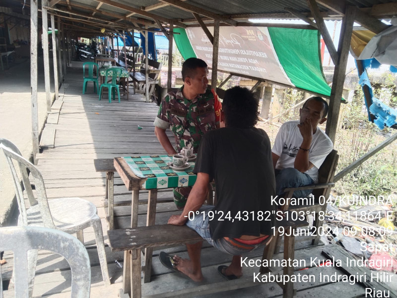 Wujudkan Kerukunan Antar Sesama Melalui Komsos Bersama Babinsa Koramil 04/Kuindra