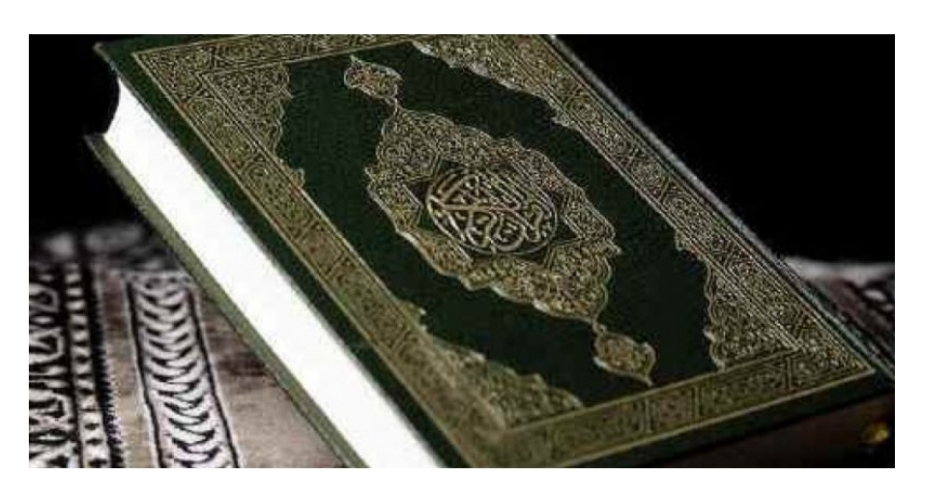 Apa Hukumnya Meletakkan Barang di Atas Alquran? Yuk Lihat Disini