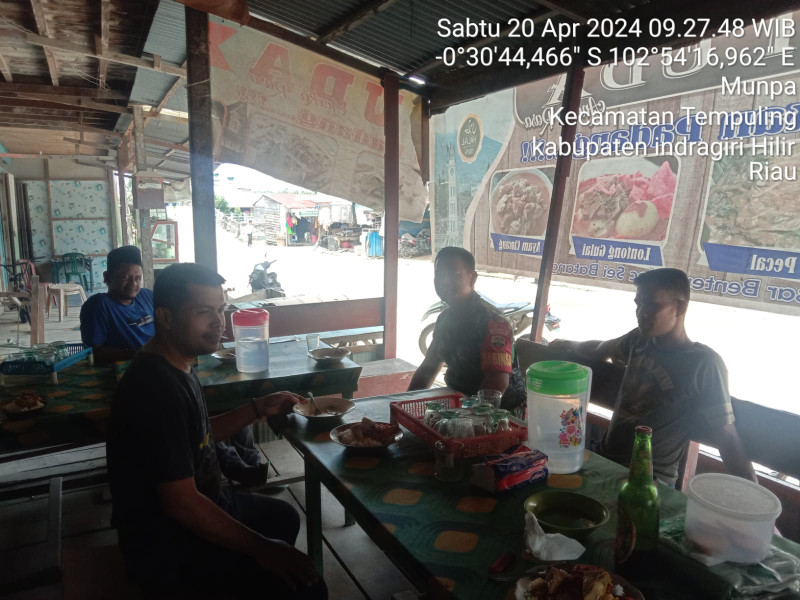 Melalui Komsos Babinsa Koramil 03/Tpl Serda Pardamaean Ajak Ketua Pemuda Majukan Desa Binaan