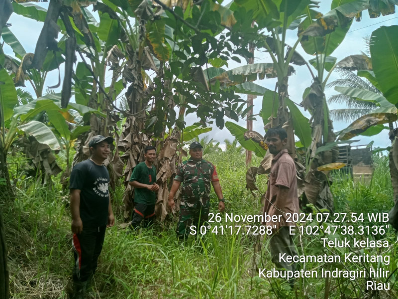 Babinsa Koramil 09/Kemuning Rutin Laksanakan Patroli Guna Antisipasi Kebakaran