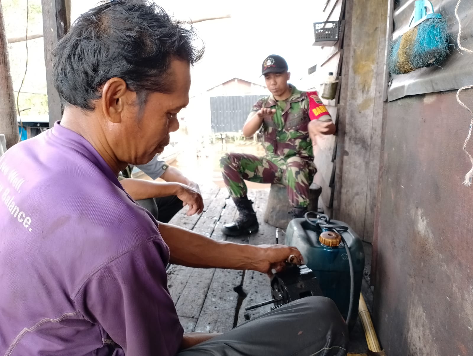Babinsa Koramil 04/Kuindra Ingatkan Warga Agar Selalu Berhati-Hati