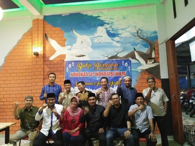 Pererat silahturrahmi, Lawyers Club Inhil Gelar Buka Puasa Bersama dan Lakukan ini  Pererat silahturrahmi, Lawyers Club Inhil Gelar Buka Puasa Bersama dan Lakukan ini