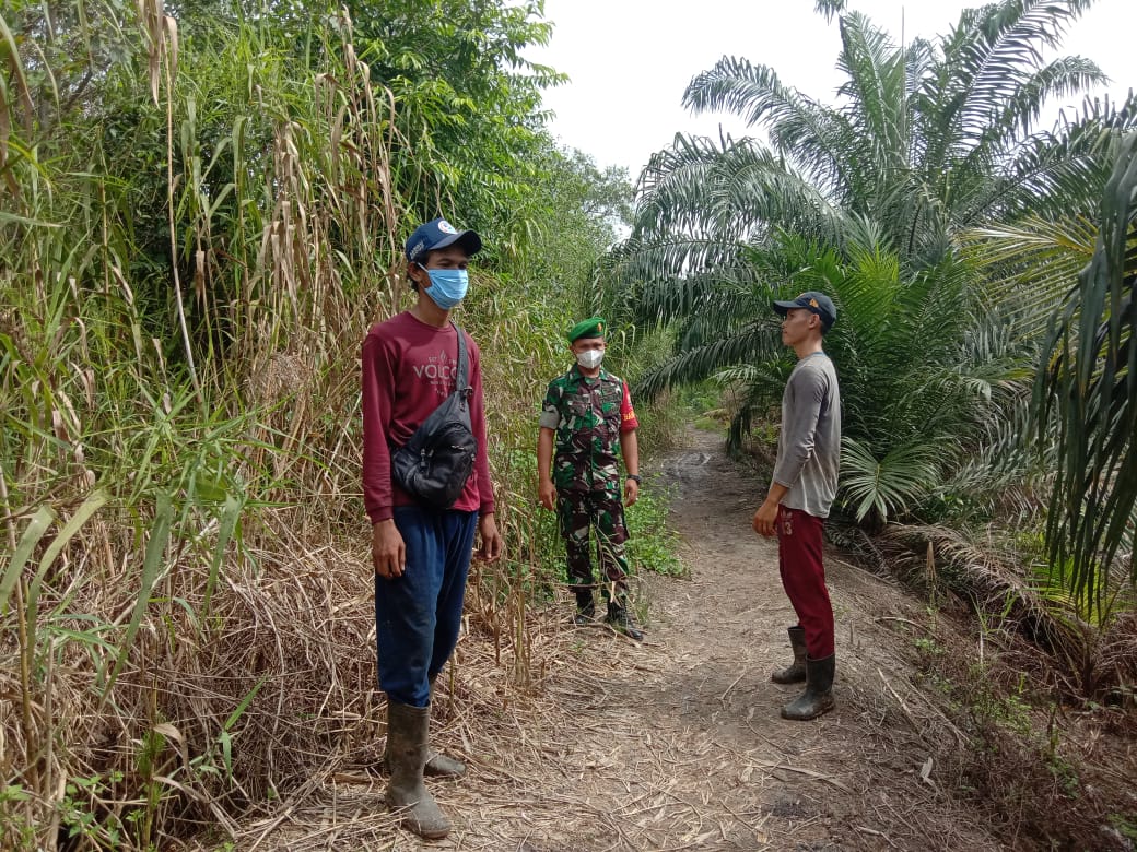 Serda Ronal Manalu Bersam Warga Lakukan Patroli dan Sosialisasi Guna Mencegah Kebakaran