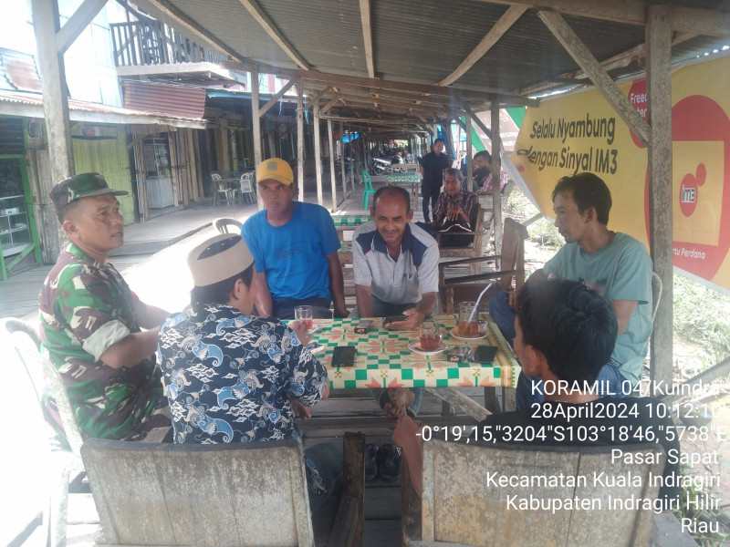 Sebagai Wadah Sapa Tegur Bersama Masyarakat Melalui Komsos Babinsa Koramil 04/Kuindra