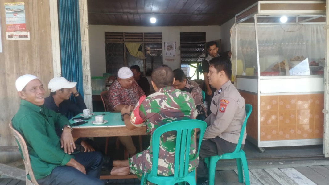 Babinsa Koramil 05/GAS Kodim 0314/Inhil  Sertu Guntur Giat Komsos Bersama Warga Binaan Jelang Pilkada Serentak 2024