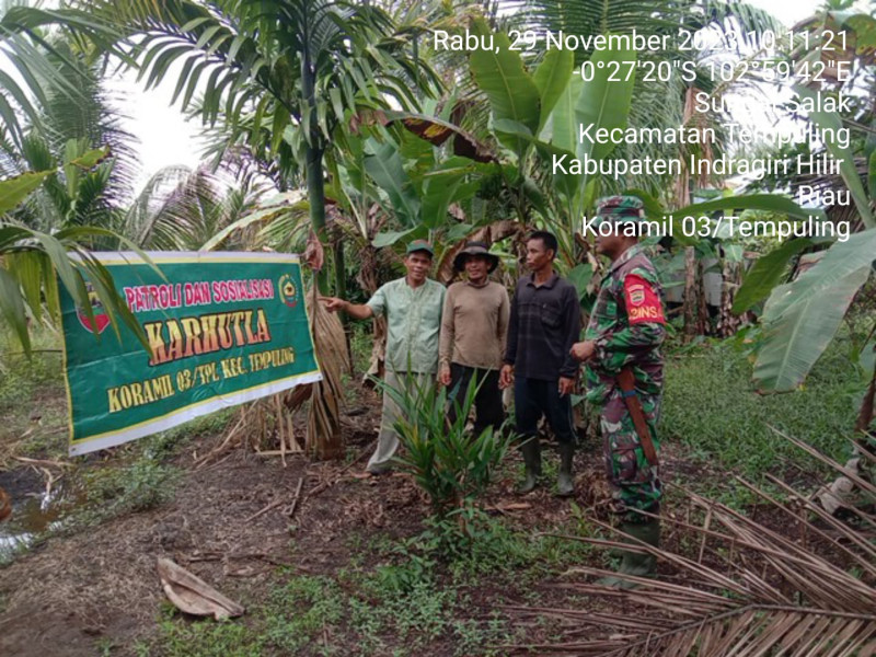 Upaya Pencegahan Kebakaran Hutan dan Lahan, Babinsa 03/Tpl Rutin Lakukan Patroli Karhutla Bersama Warga