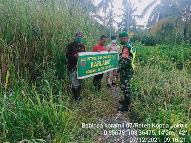 Diparit 3 Pulau Kijang Babinsa Koramil 07/Reteh Lakukan Patroli Karhutla
