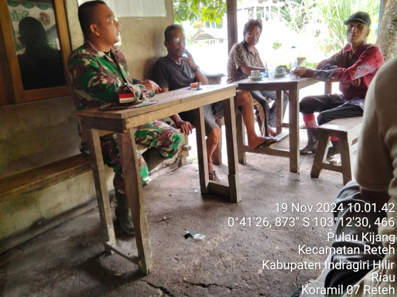 Babinsa Serka Ferry Barus Tingkatkan Tali Silaturahmi dan Kedekatan Dengan Masyarakat di Binaan