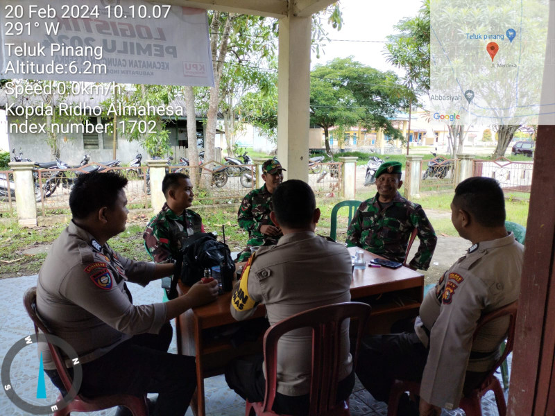 Anggota Babinsa Koramil 05/Gas Lakukan PAM Pleno Rekapitulasi Penghitungan Suara di Gedung Serbaguna Kecamatan Gaung Anak Serka