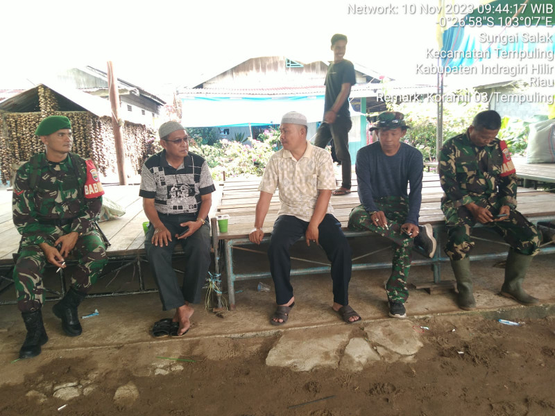 Danramil 03/Tpl Komsos Bersama Toga Disela Gotong Royong Persiapan Haul Sulthonul Auliya Syekh Abdul Qodir Al-Jaelani