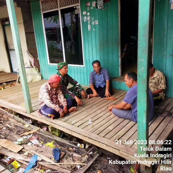 Babinsa Koramil 04/Kuindra Menyampaikan Kepada Para Masyarakat Untuk Saling Bahu-membahu di Binaan