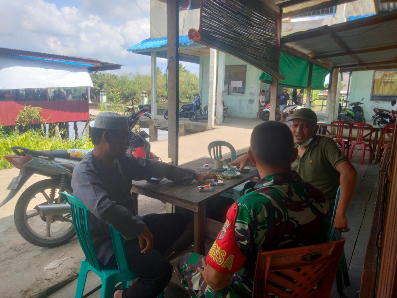 Tingkatkan Sinergitas Babinsa Koramil 05/Gas Laksanakan Giat Komsos di Binaan