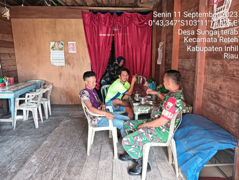 Koramil 07/Reteh Terus Sampaikan Informasi dan Jalin Silaturahmi Antar Sesama