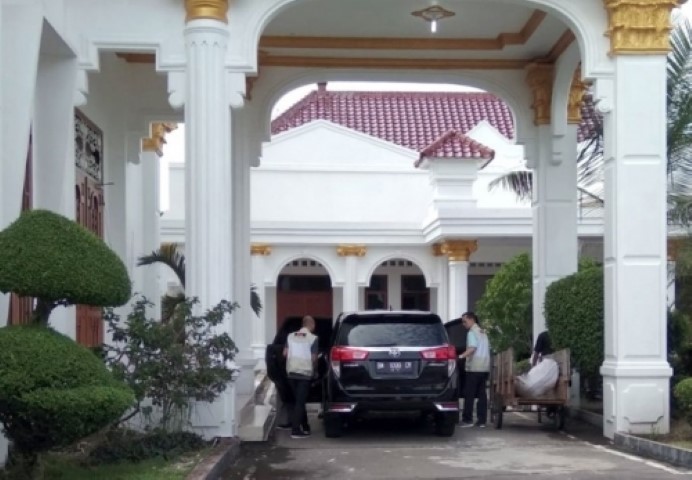 Terungkap, Ternyata Terkait Hal ini KPK Geledah Rumah Dinas Bupati Bengkalis 