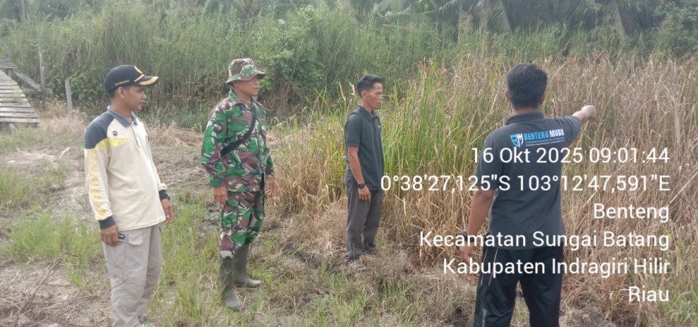 Babinsa Koramil 07/Reteh Giat Patroli Karhutla Pastikan Keamanan di Wilayah