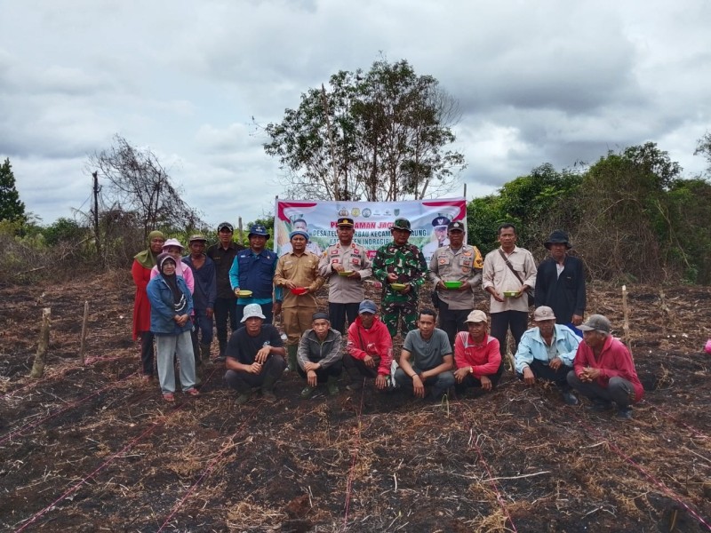 Polri Dukung Program Pemerintah: Kapolsek Gaung Mendampingi Masyarakat dalam Pengelolaan Sektor Pertanian