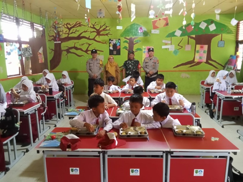 SINERGI BABINSA, BHABINKAMTIBMAS, DAN SPPG KEC. TEMPULING LAKSANAKAN PENDAMPINGAN MBG