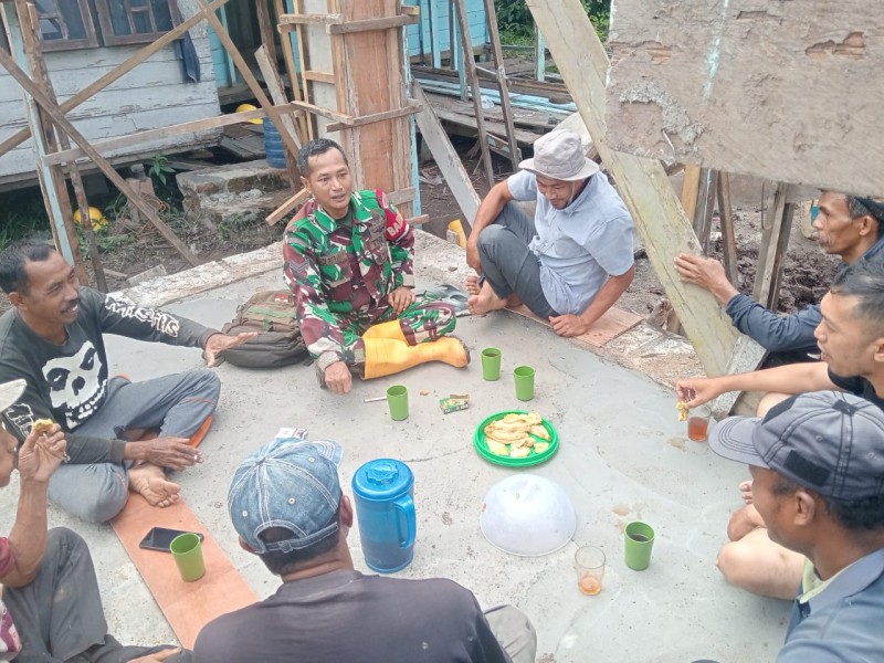 Sertu M. Ade Putrawan Jalin Komsos Intensif dengan Warga Desa Karya Tunas Jaya