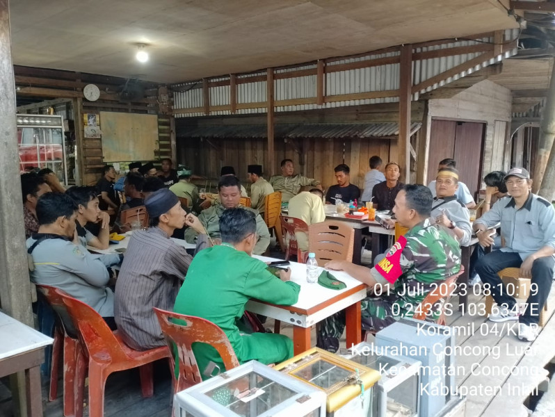 Babinsa Koramil 04/Kuindra Tetap Jalin Kekompakan dan Kedekatan Bersama Warga Guna Jaga Hubungan Baik