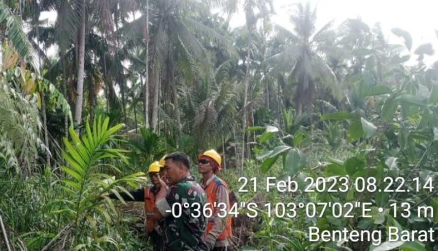 Sertu Bendri Lakukan Patroli Karhutla Diwilayah Benteng Barat