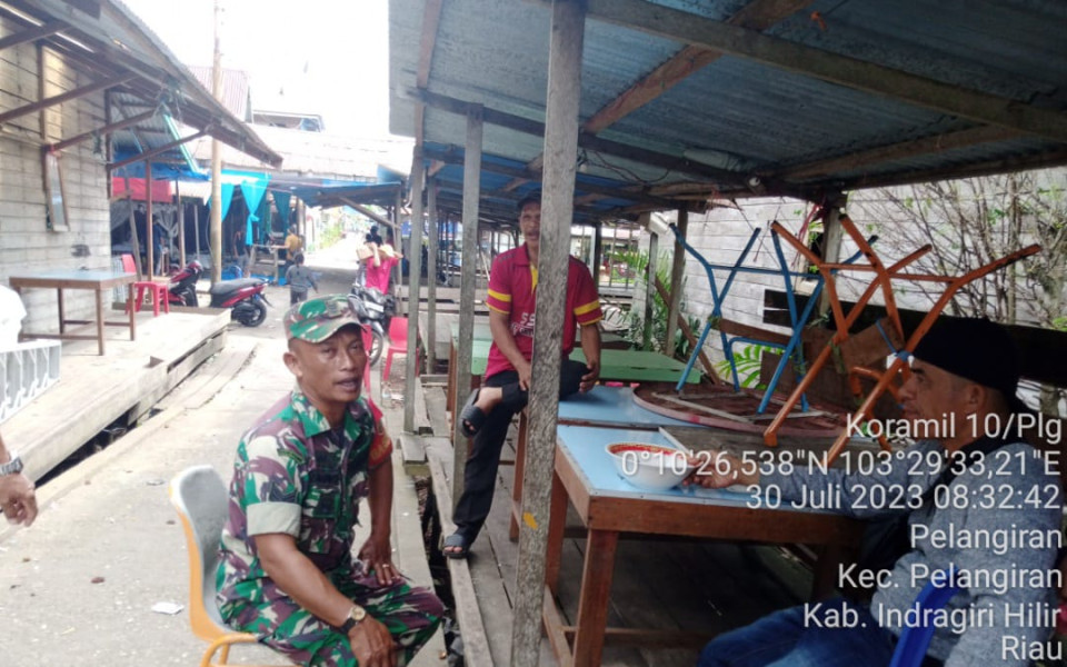 Babinsa Koramil 10/Pelangiran Himbau Agar Selalu Aktif Dalam Menjaga Keamanan dan Ketertiban Desa
