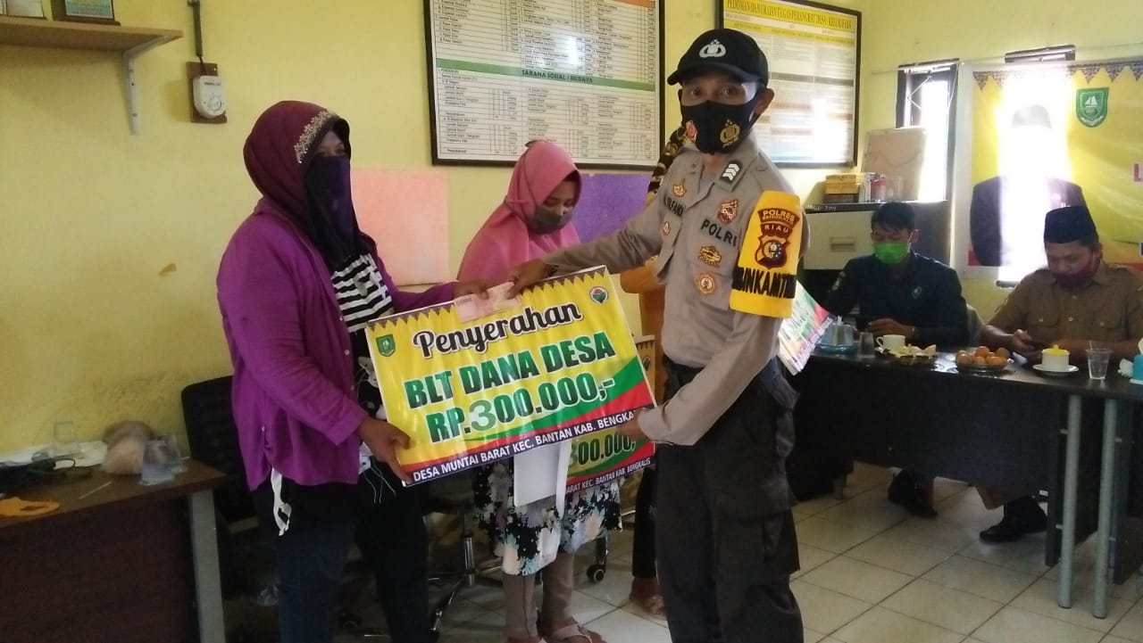 Babinkamtibmas Brigadir Yulfandi Hadiri Penyaluran BLT DD Tahap V Dan Musyawarah Desa Muntai Barat
