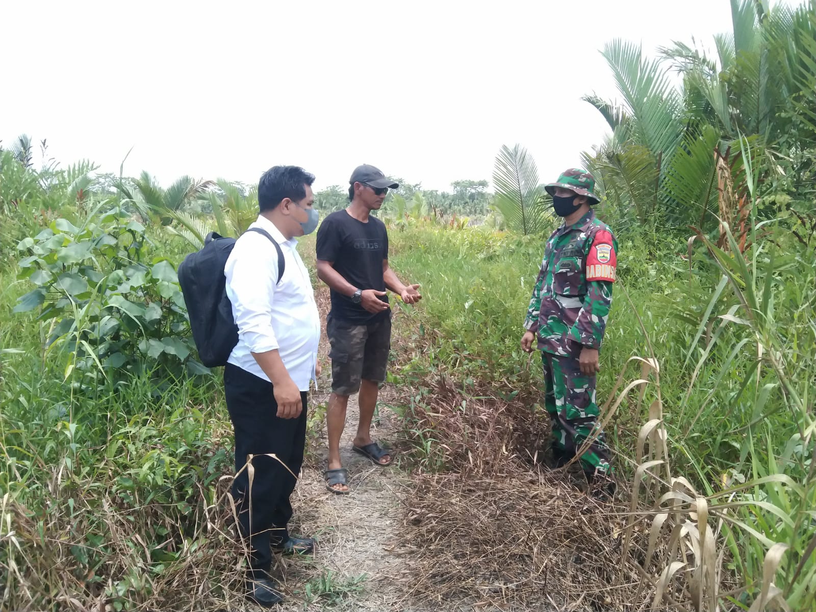 Kompak, Masyarakat dan Babinsa serta Aparat Terkait Lakukan Patroli Karhutla di Kuindra