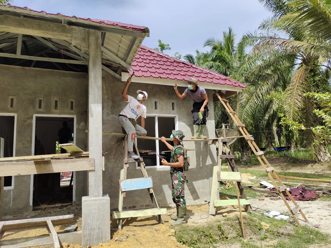 Bedah Rumah Hampir Selesai, Siti Halimah Senang dan Terharu