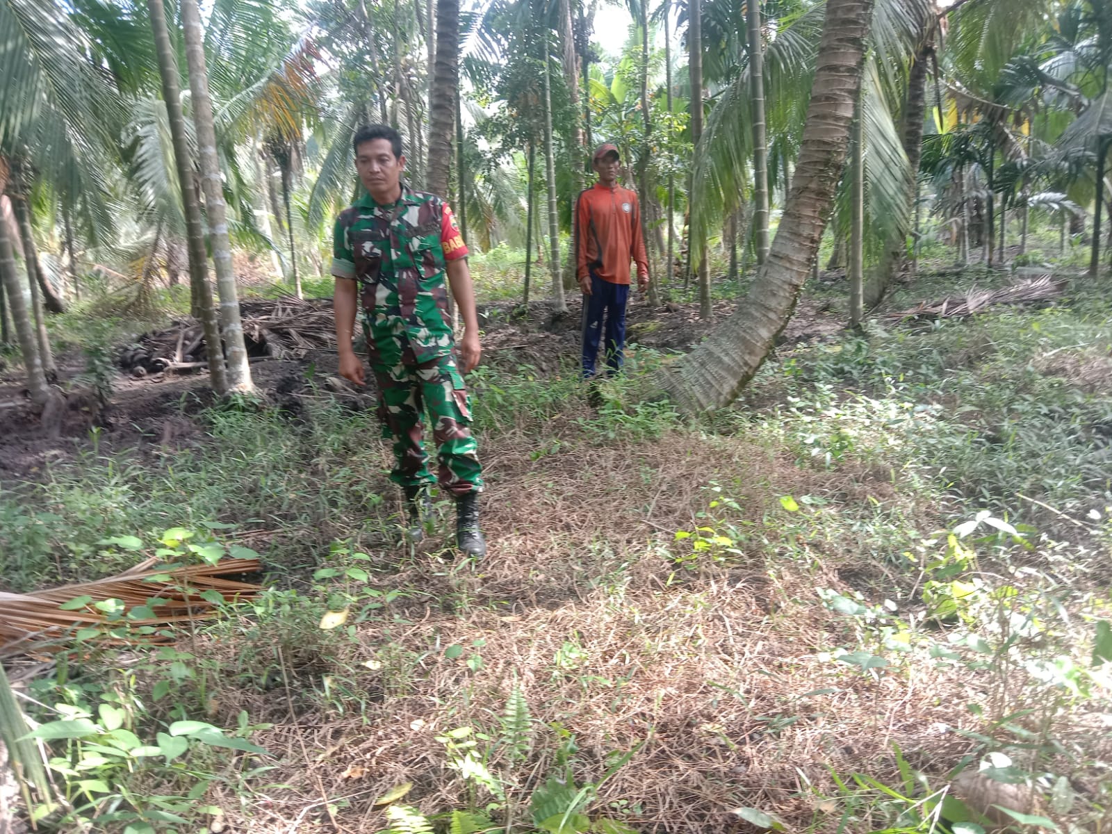 Tetap Peduli Terhadap Karlahut, Babinsa Koramil 04/Kuindra Lakukan Patroli