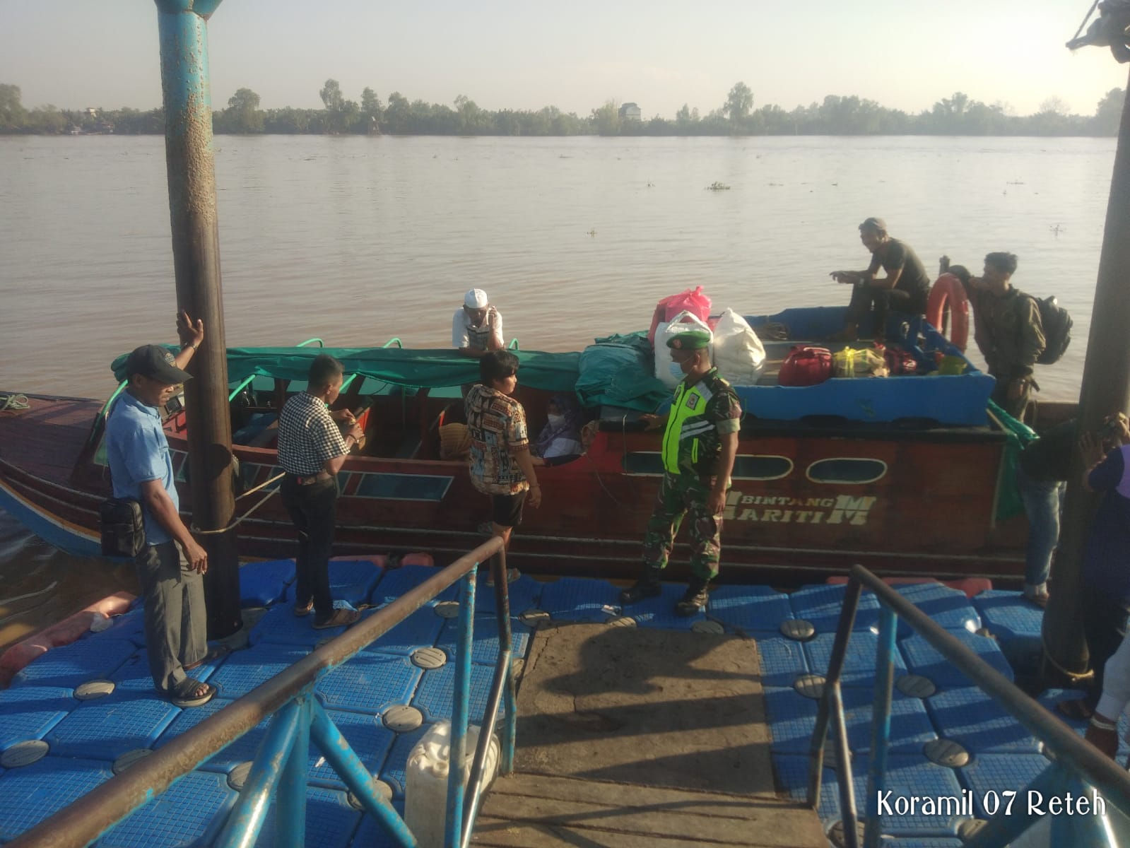 Pelaksanaan Pengecekan dan Pengawasan Prokes Oleh Koramil 07/Reteh