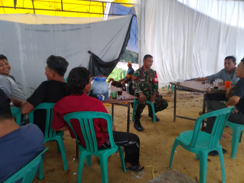 Jalin Silaturahmi dan Kebersamaan Melalui Komsos Babinsa Koramil 09/Kmg