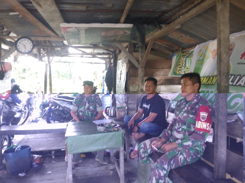 Babinsa Koramil 07/Reteh Rutin Gelar Komsos, Perkuat Hubungan dengan Masyarakat Sungai Batang