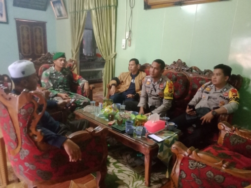 Babinsa Koramil 05/Gas Koptu Hudrizarroni Silaturahmi Bersama Kepala Desa