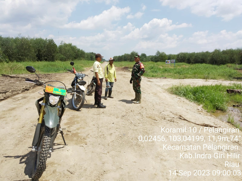 Babinsa Koramil 10/Pelangiran Tinjau Langsung Lahan dan Hutan Warga