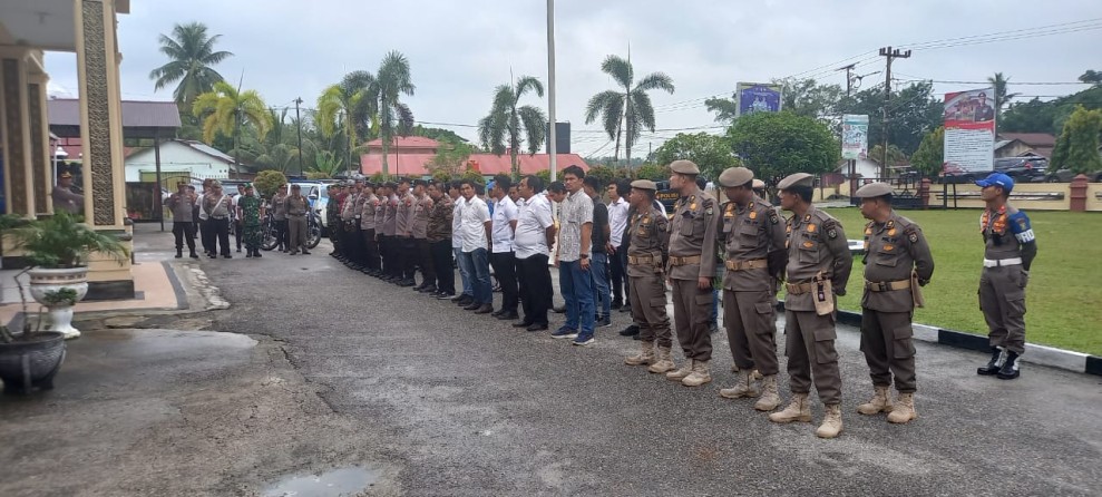Polres Kampar Gelar Apel Gabungan Bersama TNI dan Satpol PP Jelang Pelantikan Bupati Polres Kampar Gelar Apel Gabungan Bersama TNI dan Satpol PP Jelang Pelantikan Bupati