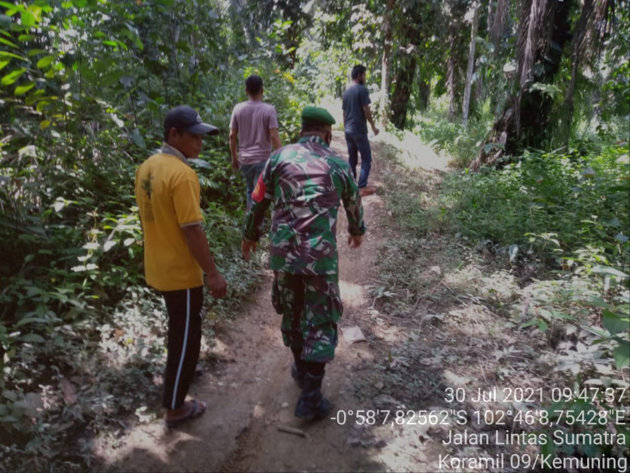 Langkah Antisipasi, Sertu S. Sembiring Lakukan Patroli Karhutla