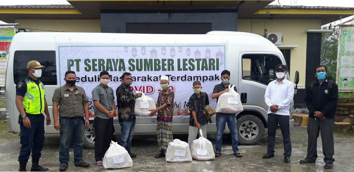 PT Seraya Sumber Lestari dan PT Ekawana Lestari Dharma Salurkan 400 Paket Sembako di Siak