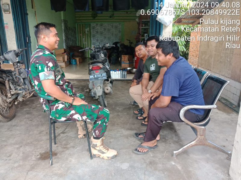 Melalui Komsos, Koramil 07/Reteh Bersilaturahmi Ke Masyarakat Binaan Guna Wujudkan Kerjasama Yang Baik